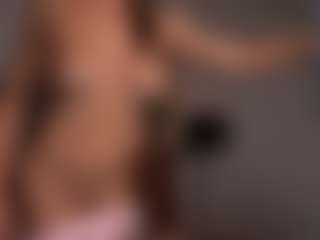 LaraSimon MILF webcam performer live streaming