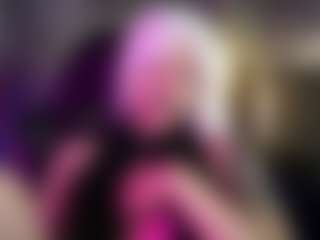 Live cam show with Hottie Ayleen - Fingers on SmokeAndPoke