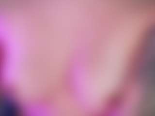 Live cam show with Hottie Ayleen - Flashing on Camsoda
