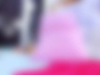 Live cam show with SarayRoyse - Living Room on Latina Girls