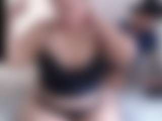 sweetdesires's Live Sex Cam Show