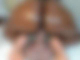 Live cam show with CinnamonG - Bedroom Ebony on Camming Site