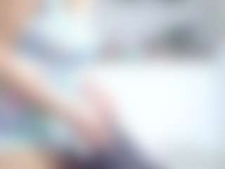 Live cam show with karlapum - Shaved Pussy MILF on SxyPornLive