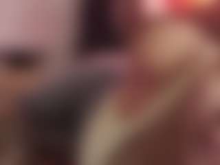 Live cam show with karlapum - Latina MILF on Dolls Live