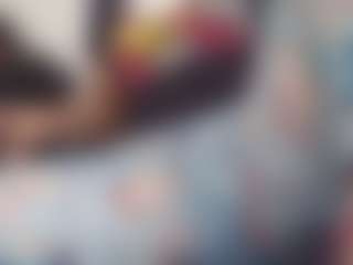 Live cam show with karlapum - Lush MILF on StripNow