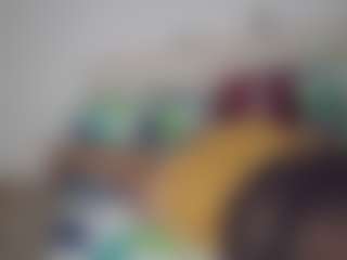 Live cam show with karlapum - Petite MILF on Livezox