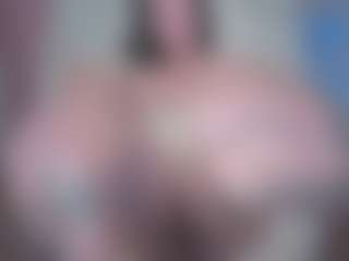 Ivy Swings MILF webcam performer live streaming