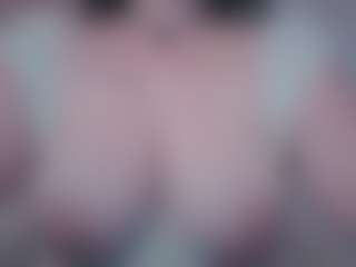 Live cam show with Ivy Swings - HD MILF on livesuperchat.net