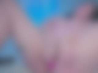 Ivy Swings MILF webcam performer live streaming