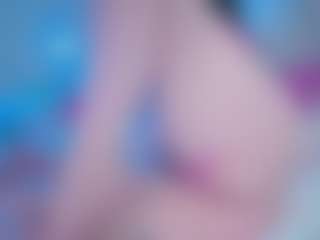 Live cam show with Ivy Swings - Fingers on CamClone