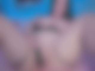 Ivy Swings MILF webcam performer live streaming