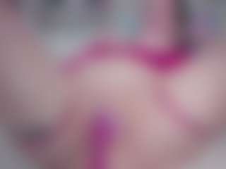Live cam show with Ivy Swings - Bedroom on Camsoda