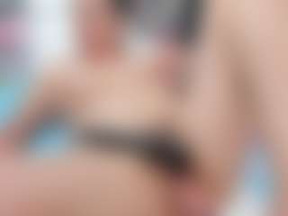 charlotte MILF webcam performer live streaming