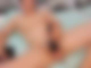 charlotte MILF webcam performer live streaming