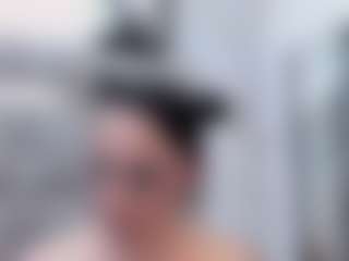 charlotte MILF webcam performer live streaming