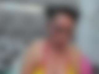 charlotte MILF webcam performer live streaming