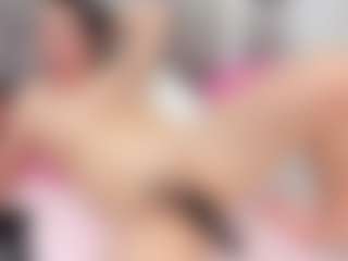 Live cam show with charlotte - Bikini on friskycurves.com