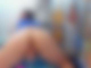 charlotte MILF webcam performer live streaming