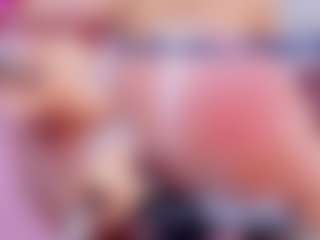 Live cam show with IndiraCollins - Skinny on AdultVida.com