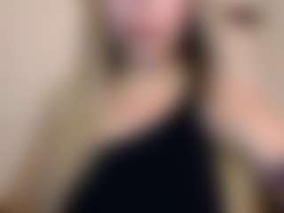 Live cam show with rubia_oficialmilf - Mobile on Camsoda