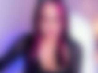 Live cam show with AzuraKindong - Camel Toe on StripNow