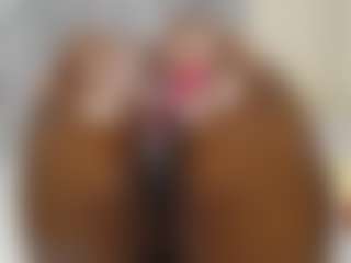 Live cam show with DangerCurvy - Shaved Pussy on Camsoda