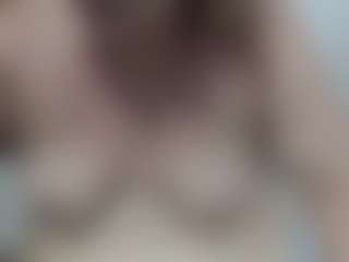selenhax MILF webcam performer live streaming