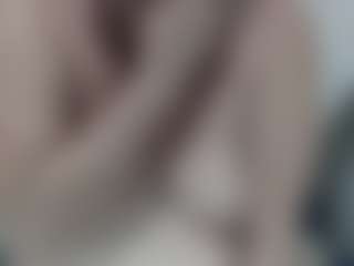 selenhax MILF webcam performer live streaming