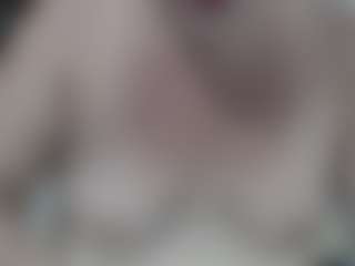 selenhax MILF webcam performer live streaming