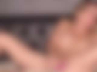 Live cam show with DanicaMoore - Wet on dropp.cam