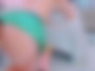 Live cam show with EmilySaaenz - Tease on Pornisteam.com