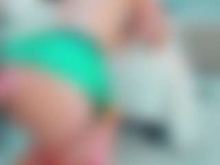 Live cam show with EmilySaaenz - Facial Piercings on Camming Site