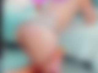 Live cam show with EmilySaaenz - Average on AdultVida.com