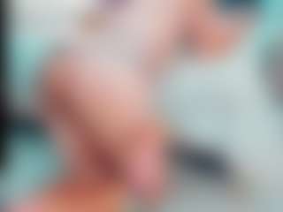 Live cam show with EmilySaaenz - Black Hair on Milfs Live