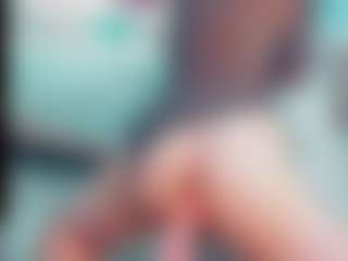 Live cam show with EmilySaaenz - Average on Camsoda