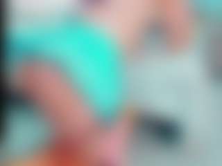 Live cam show with EmilySaaenz - Drinking on TastyBlacksLive