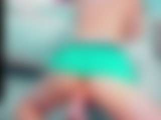 Live cam show with EmilySaaenz - Average on fapnchat