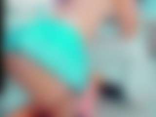 Live cam show with EmilySaaenz - Black Hair on Camsoda