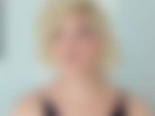 EmmaSaenz's Live Sex Cam Show