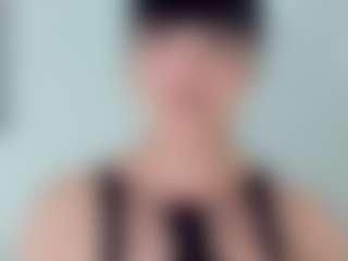 Live cam show with EmmaSaenz - Tease on fuck-show.com