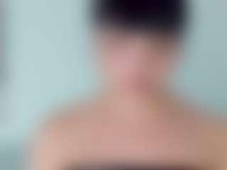 Live cam show with EmmaSaenz - Average on Camsoda