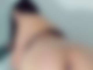 Live cam show with EmmaSaenz - Teen (18+) on CamSextacy