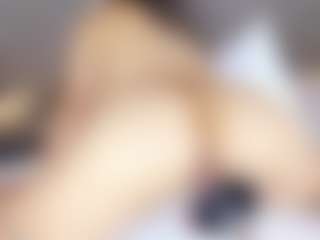 Live cam show with MaluDiazx - Petite on CamSodaAdn