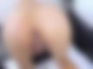 Live cam show with MaluDiazx - Oil on Milfs Live