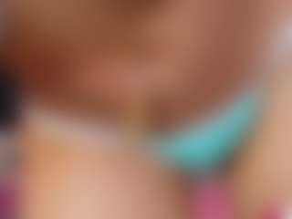 Live cam show with AMELIE - Skinny on AdultVida.com