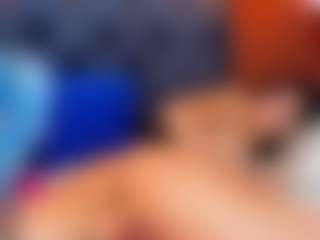 Live cam show with AMELIE - Petite on AdultVida.com