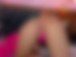 Live cam show with AMELIE - Facial Piercings on AdultVida.com