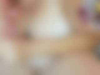 Live cam show with taamaraaa - Striptease Granny on CamClone