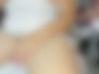 Live cam show with taamaraaa - Striptease Granny on TeamSkeetLive