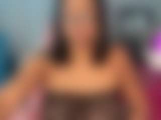 Live cam show with Mariah Exotic - Tease on Camming Site